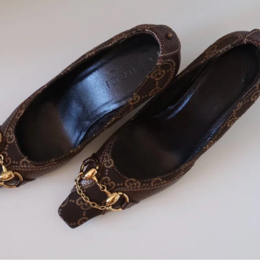 Gucci Women's Dark Brown Loafers with Gold Chain